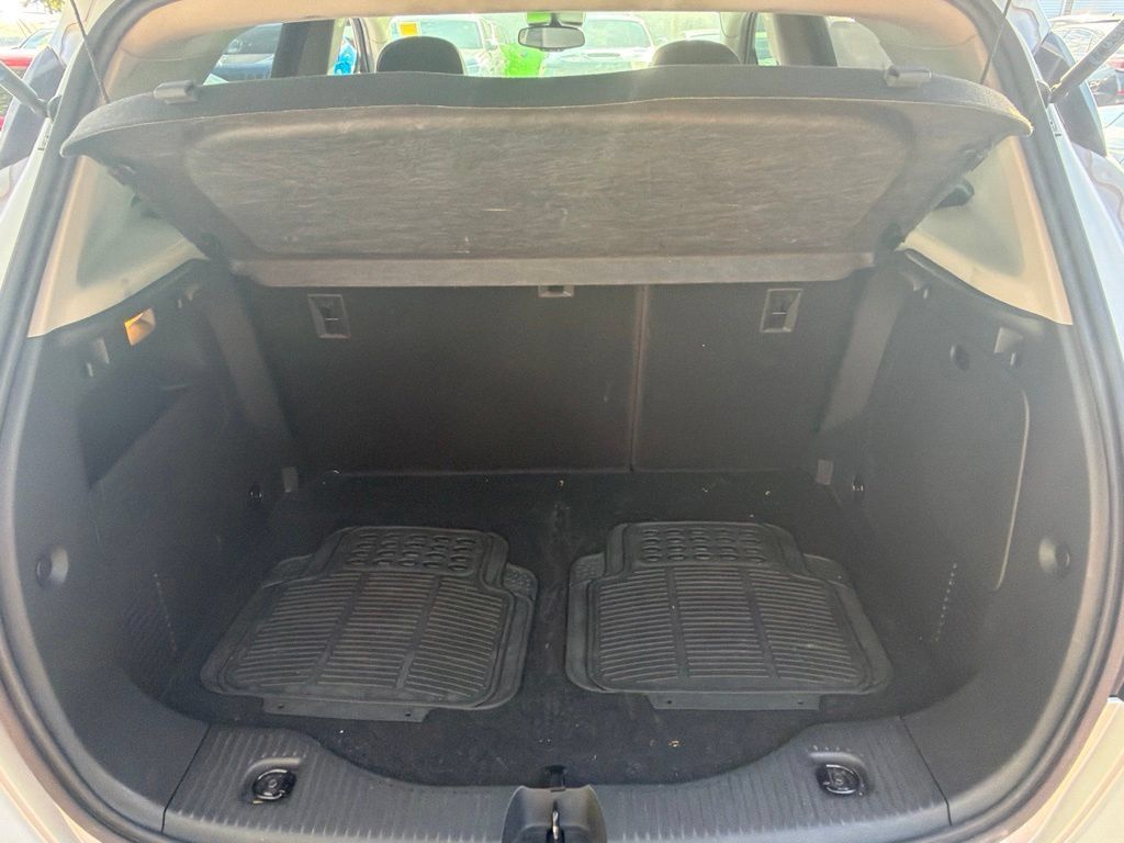 Used 2021 Buick Encore Preferred AWD/4WD image 7