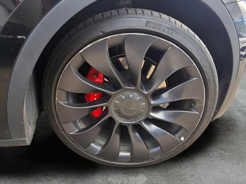 Used 2022 Tesla Model Y Performance AWD/4WD image 17