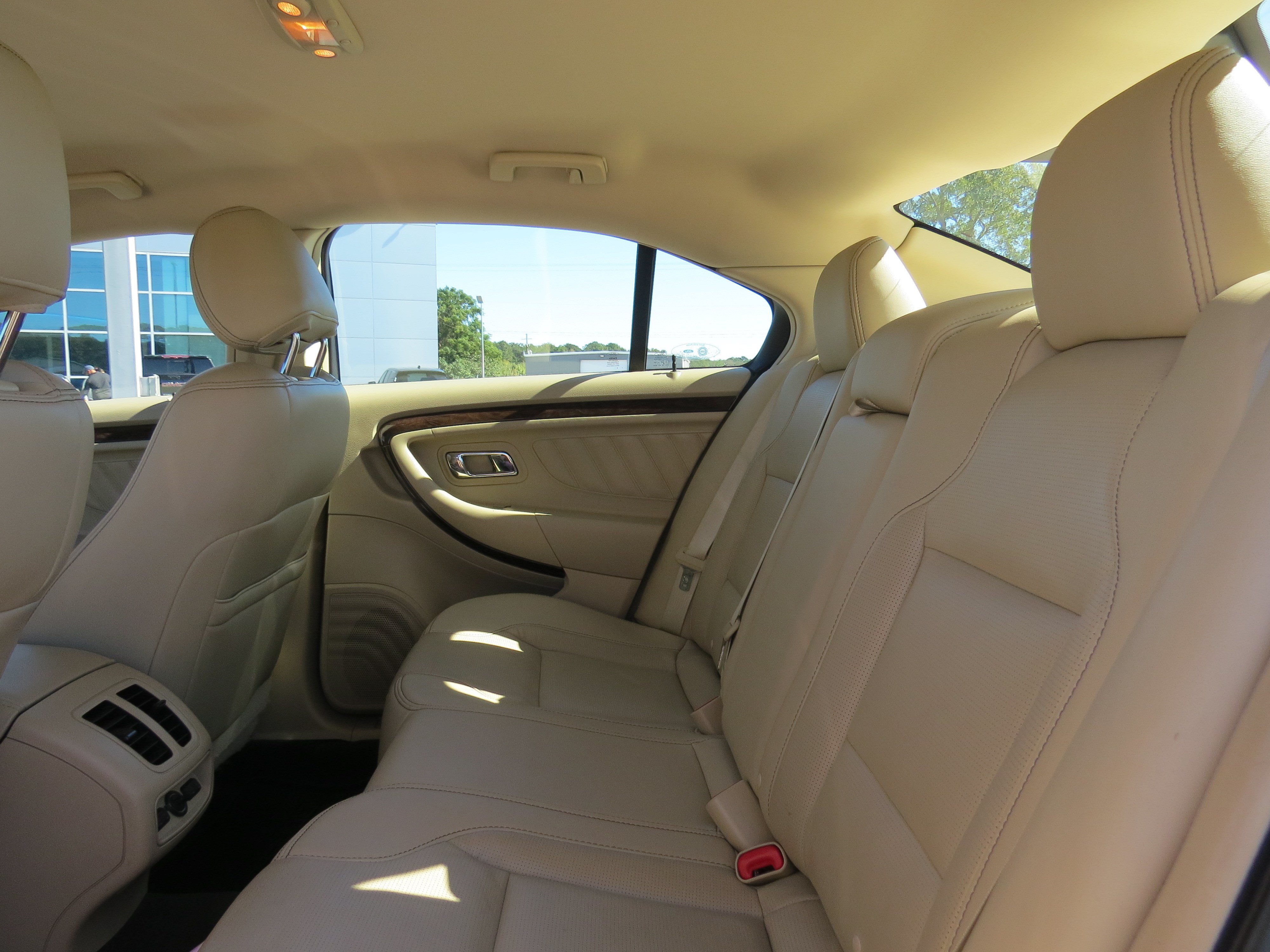 Used 2017 Ford Taurus Limited AWD/4WD image 11