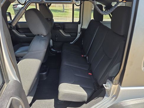 Used 2015 Jeep Wrangler Unlimited Sport w/ Connectivity Group AWD/4WD image 10