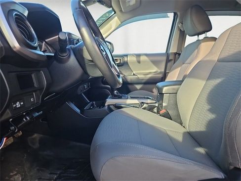 Used 2018 Toyota Tacoma SR5 image 9