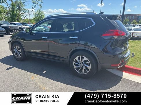 Used 2017 Nissan Rogue SV w/ SV Premium Package FWD image 4