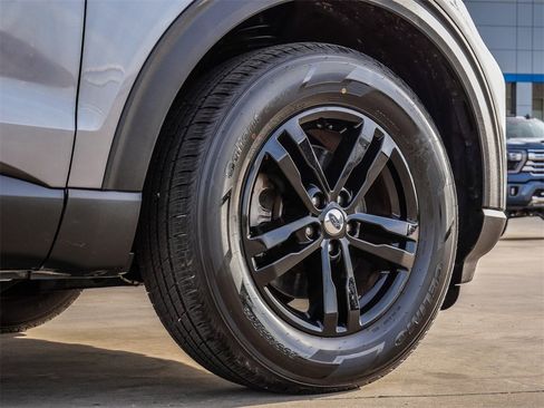 Used 2024 Ford Explorer XLT w/ Equipment Group 202A image 9