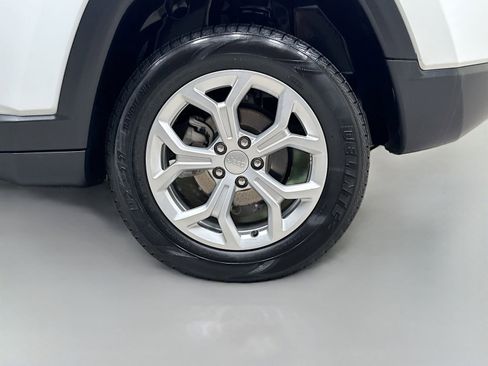 Used 2024 Jeep Compass Latitude AWD/4WD image 30