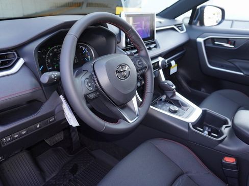 New 2025 Toyota RAV4 SE image 10