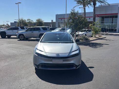 Used 2025 Toyota Prius XLE image 2