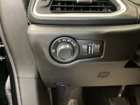 New 2027 Chrysler Pacifica Limited AWD/4WD image 21