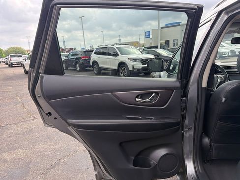 Used 2015 Nissan Rogue SV w/ SV Premium Package image 22