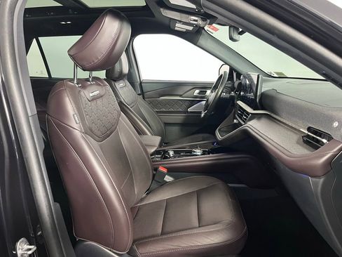 Used 2025 Ford Explorer Platinum w/ LUX Leather Package image 30