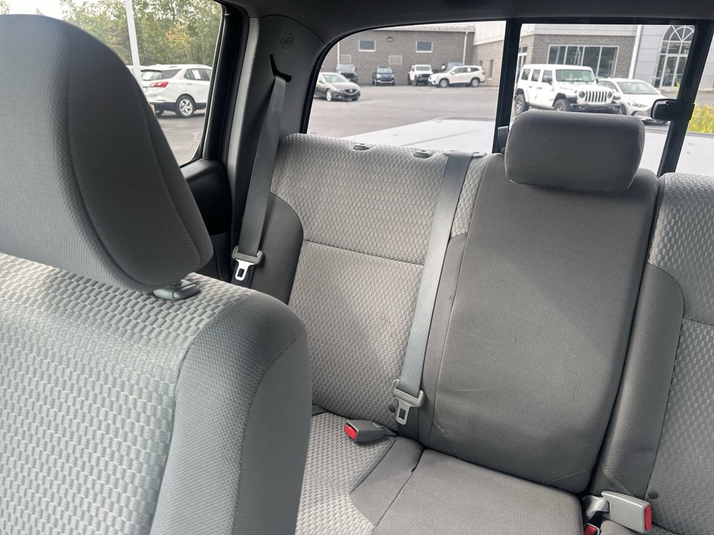 Used 2015 Toyota Tacoma 4x4 Double Cab w/ SR5 Package image 12