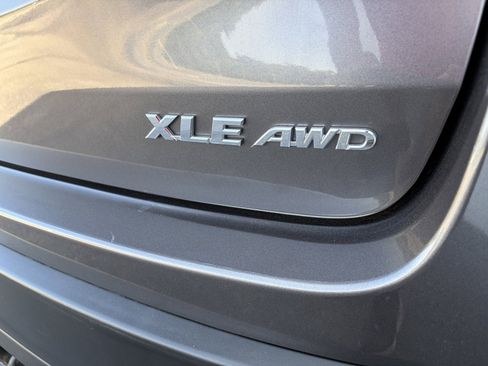 Used 2017 Toyota Highlander XLE AWD/4WD image 35