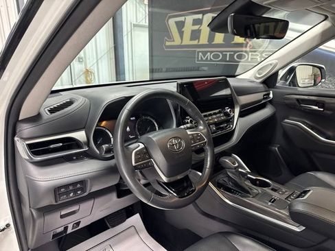 Used 2022 Toyota Highlander Limited AWD/4WD image 6