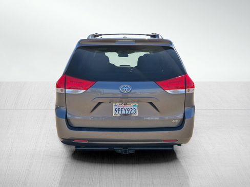 Used 2011 Toyota Sienna XLE FWD image 5
