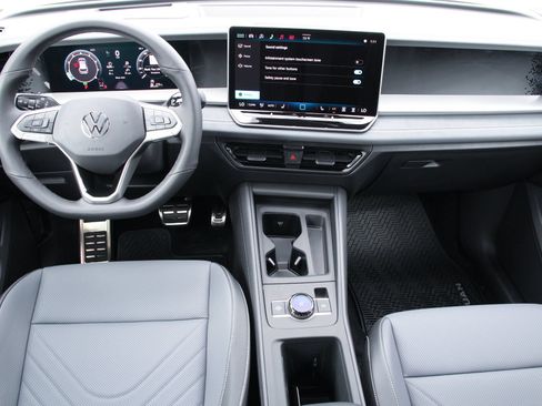 New 2026 Volkswagen Tiguan SE R-Line FWD image 24