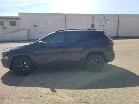 Used 2016 Jeep Cherokee Latitude w/ Cold Weather Group image 26