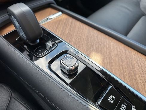 Certified 2024 Volvo XC90 T8 Plus w/ Protection Package Premier image 30