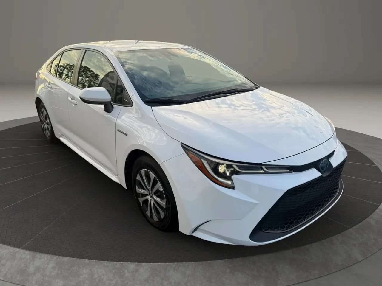 Used 2021 Toyota Corolla LE FWD image 5
