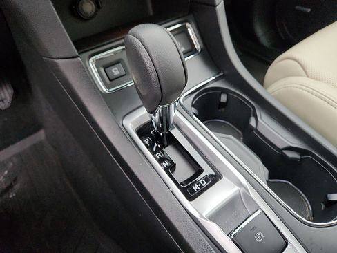 Used 2024 Subaru Ascent Limited w/ Technology Package image 17