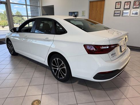 Used 2024 Volkswagen Jetta Sport image 5