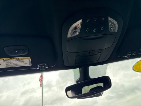 Used 2025 Chrysler Pacifica Select FWD image 25