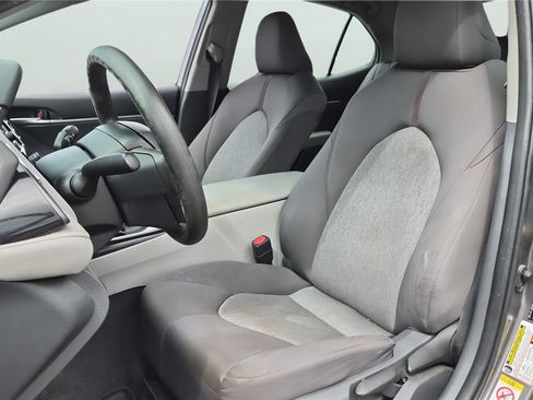Used 2019 Toyota Camry FWD image 9