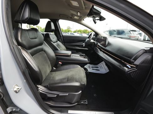 Used 2023 Nissan Ariya AWD image 46