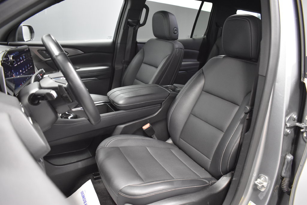 Used 2025 Chevrolet Traverse LT FWD image 5