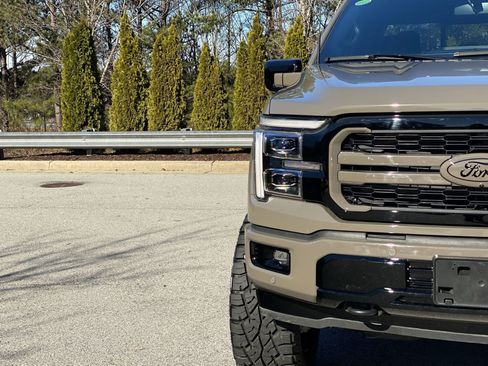 Used 2025 Ford F150 Lariat w/ Equipment Group 502A High image 18