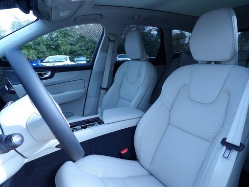 New 2026 Volvo XC60 B5 Ultra w/ Protection Package Premier AWD/4WD image 14
