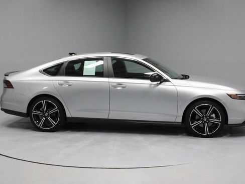 Used 2025 Honda Accord Sport image 11
