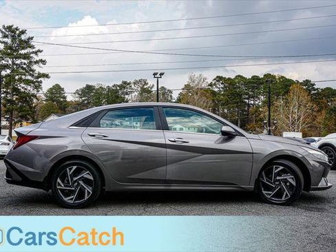 Used 2024 Hyundai Elantra SEL w/ Convenience Package image 2