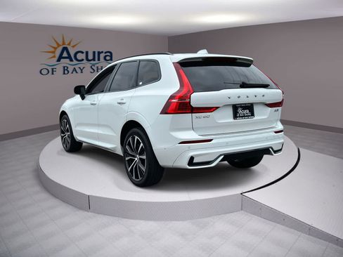 Used 2023 Volvo XC60 B5 Plus w/ Climate Package image 3