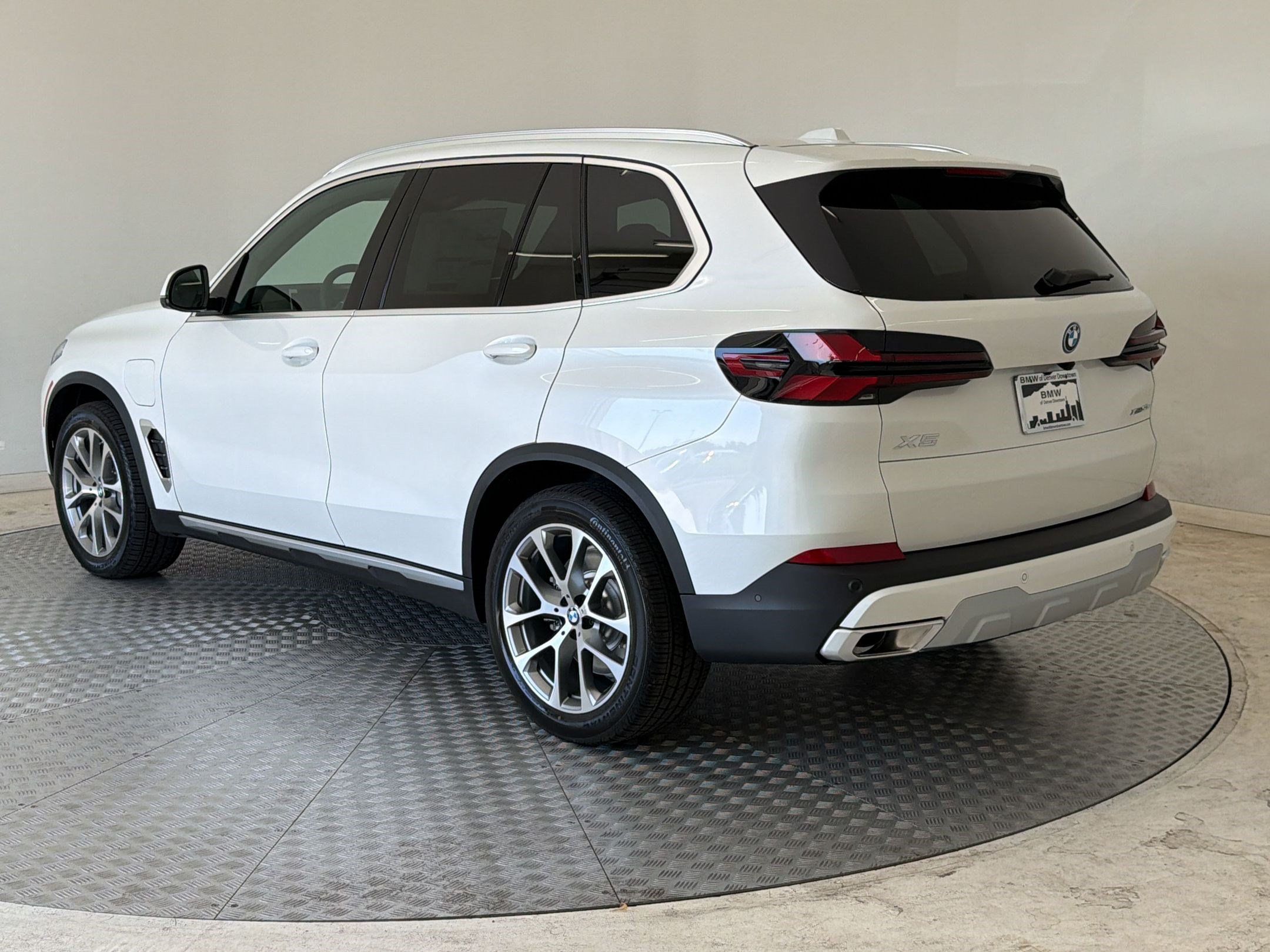 New 2026 BMW X5 xDrive50e w/ Climate Comfort Package AWD/4WD image 3