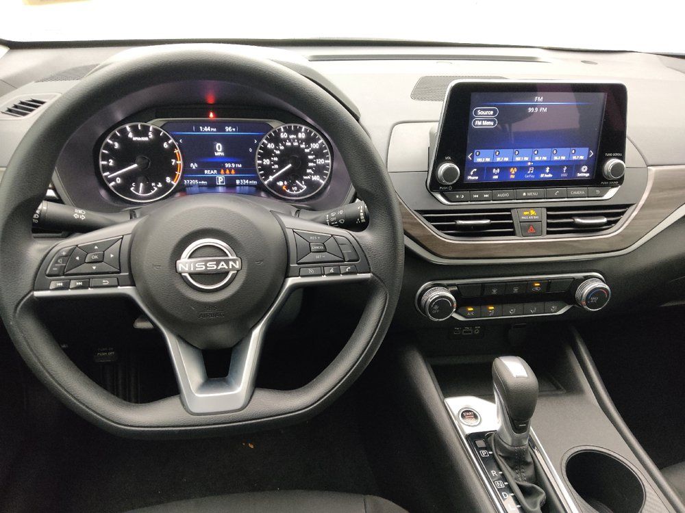Used 2025 Nissan Altima 2.5 SV FWD image 22