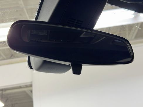 Used 2023 Chevrolet Traverse LT image 18