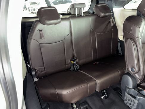Used 2021 Toyota Sienna Platinum image 12