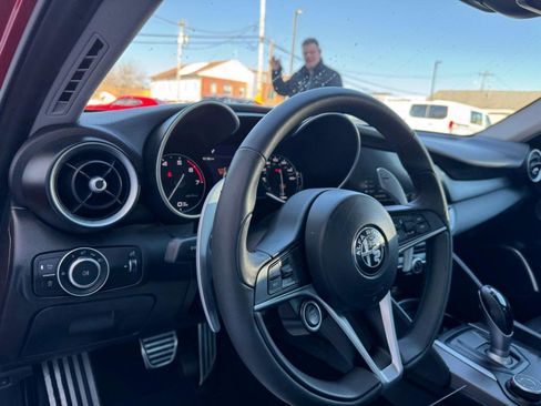 Used 2018 Alfa Romeo Giulia Ti Sport w/ Quick Order Package 22S Sport AWD/4WD image 18