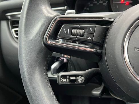 Used 2023 Porsche Macan S image 8