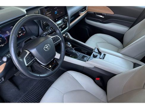 Used 2024 Toyota Grand Highlander AWD image 10