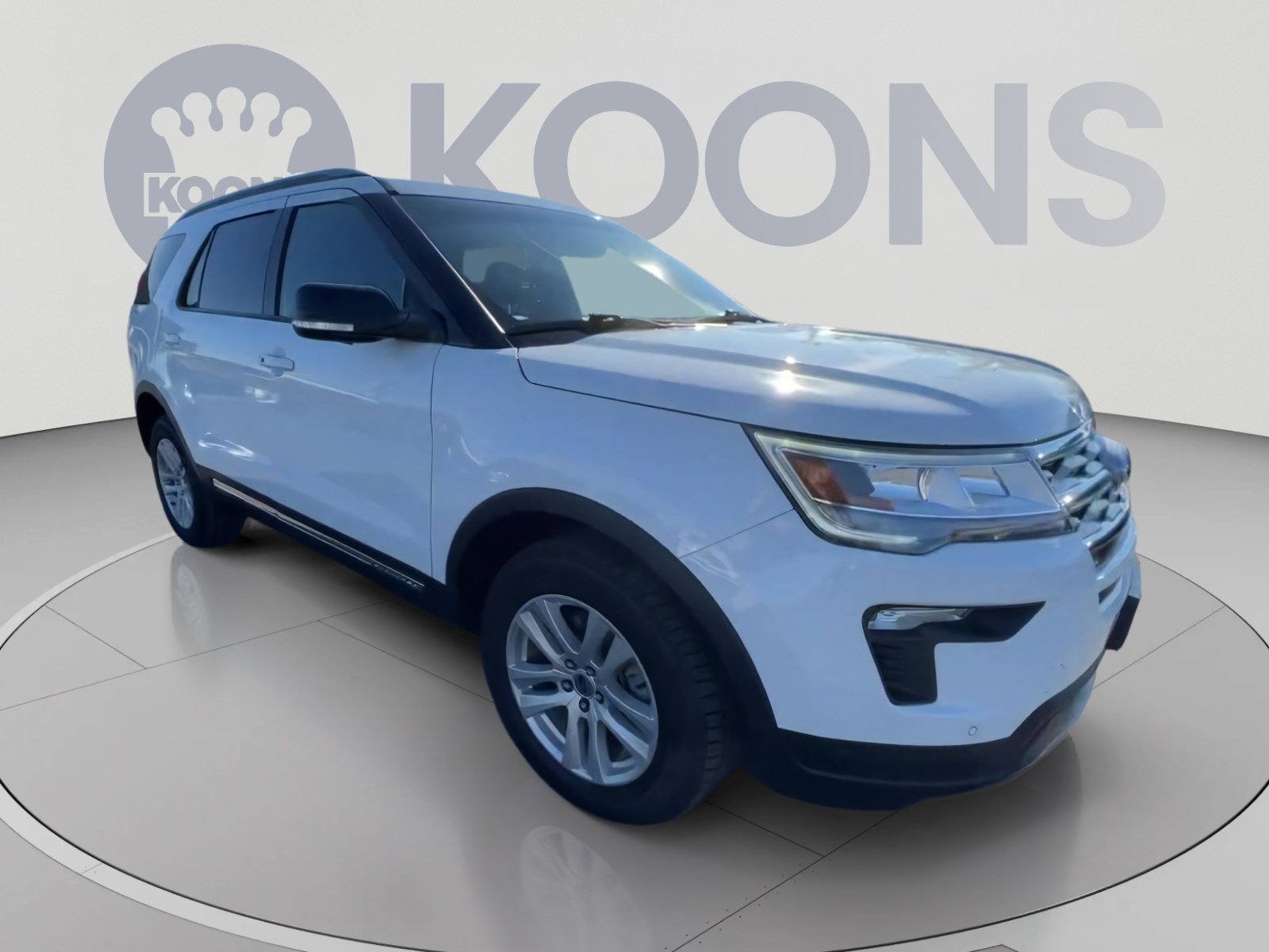 Used 2018 Ford Explorer XLT w/ Equipment Group 202A AWD/4WD image 2
