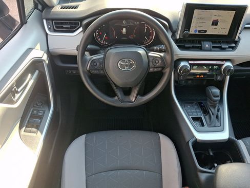 Used 2025 Toyota RAV4 XLE AWD/4WD image 12