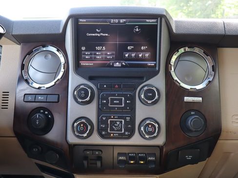 Used 2015 Ford F250 Lariat w/ Lariat Ultimate Package AWD/4WD image 36