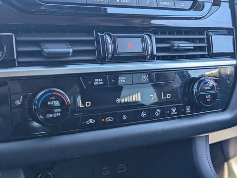 Used 2024 Nissan Pathfinder SV w/ SV Premium Package image 24