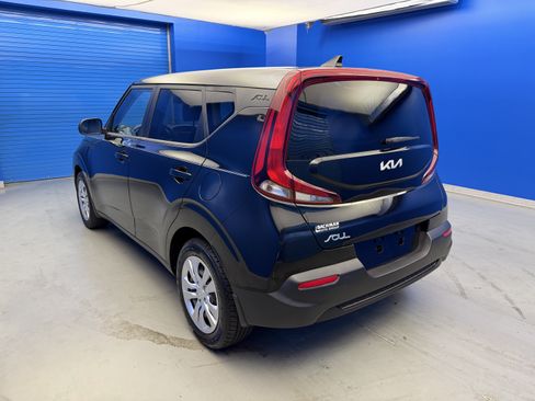 Used 2022 Kia Soul LX FWD image 5