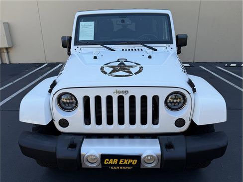 Used 2015 Jeep Wrangler Unlimited Sahara w/ Connectivity Group AWD/4WD image 31