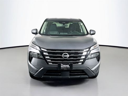 Used 2024 Nissan Rogue SV AWD/4WD image 3