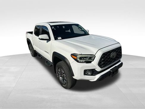 Used 2020 Toyota Tacoma TRD Off-Road w/ TRD Premium Off Road Package AWD/4WD image 7