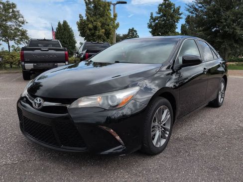 Used 2017 Toyota Camry SE FWD image 2