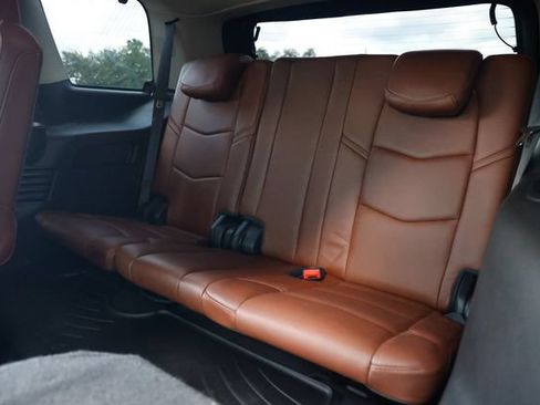 Used 2018 Cadillac Escalade Premium Luxury RWD image 26