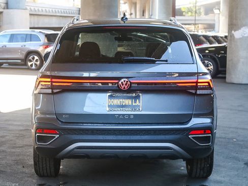 New 2025 Volkswagen Taos SE w/ Panoramic Sunroof Package FWD image 7